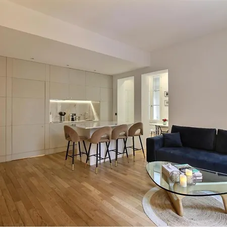 - Louvre & Rivoli Apartment *